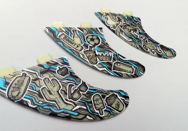 Hand painted surfboard FCS Fins