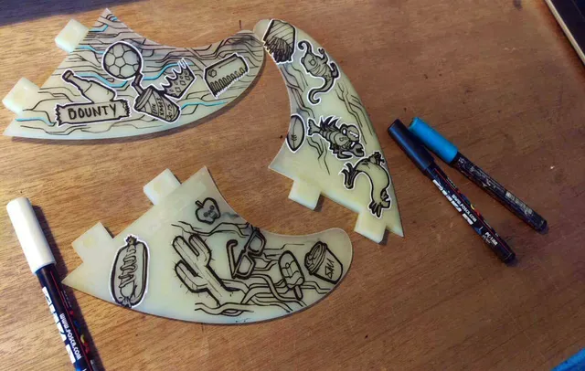 Process of handpainting some custom surfboard fins