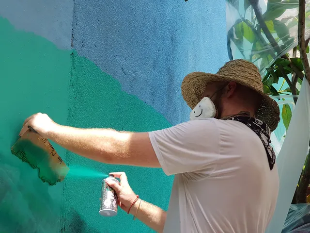 Spraying edges with paper
